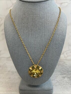 Avon Vintage 1974 Gold-Tone Green Crystal Pendant Necklace